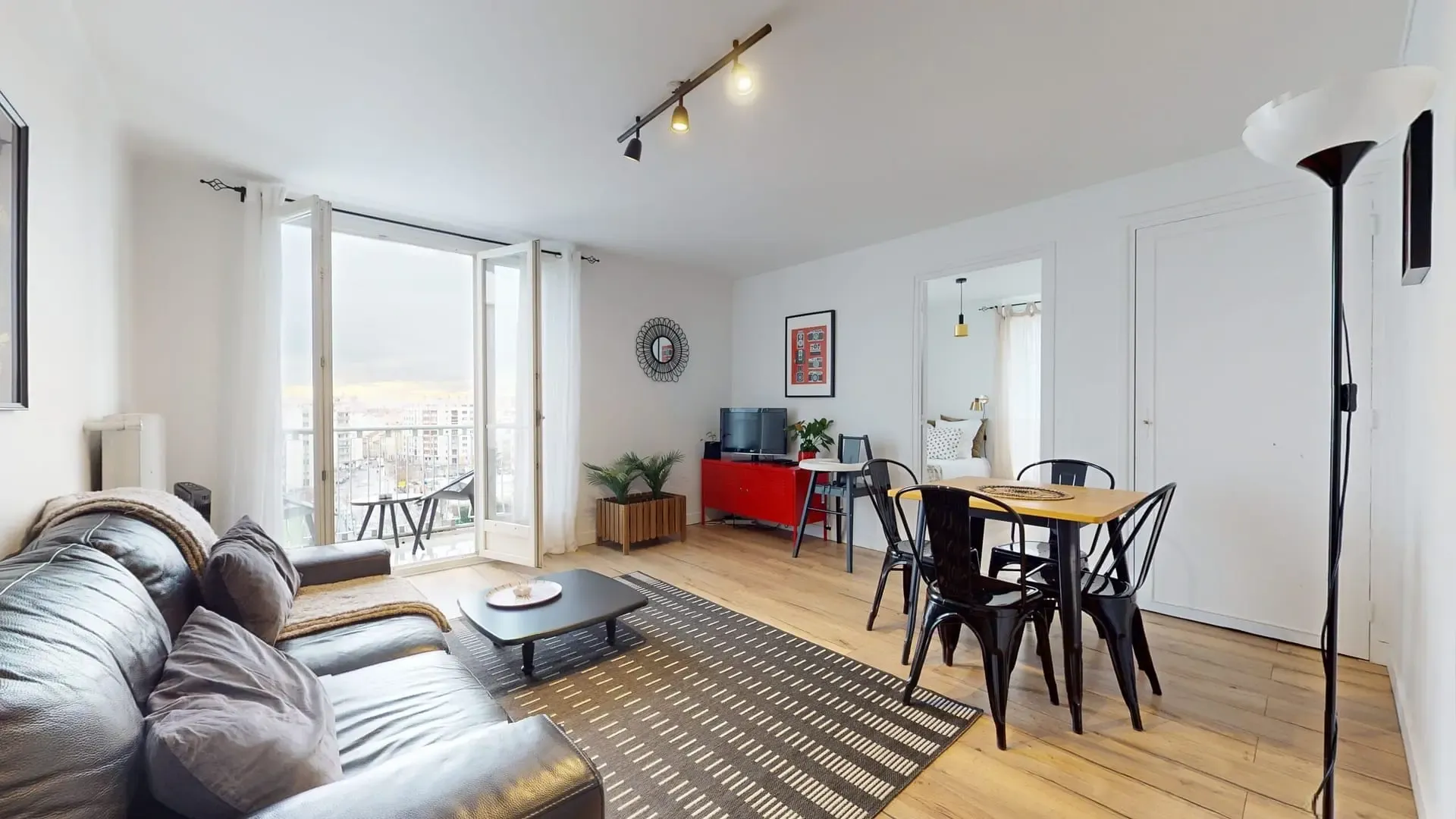 Appartement Plein-Ciel — salon avec vue panoramique sur Lyon, dernier étage Gratte-Ciel