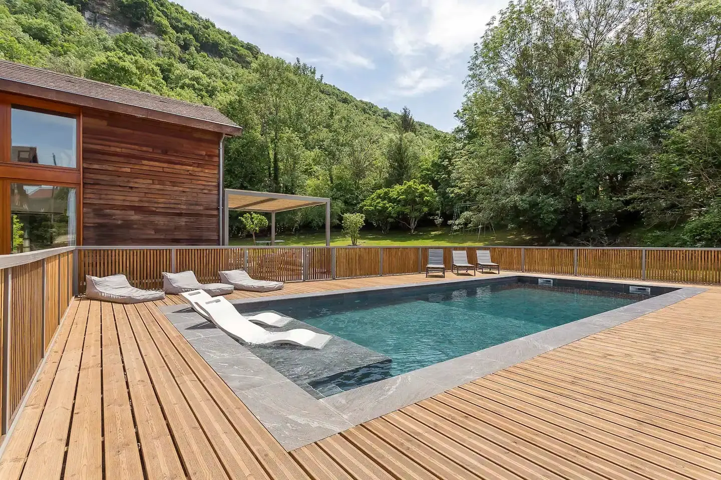 Maison Gaïa — piscine extérieure au cœur de la nature, Crémieu proche de Lyon